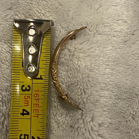Victorian Gold Crescent Moon Brooch Pin. No markings - Picture 7 of 7